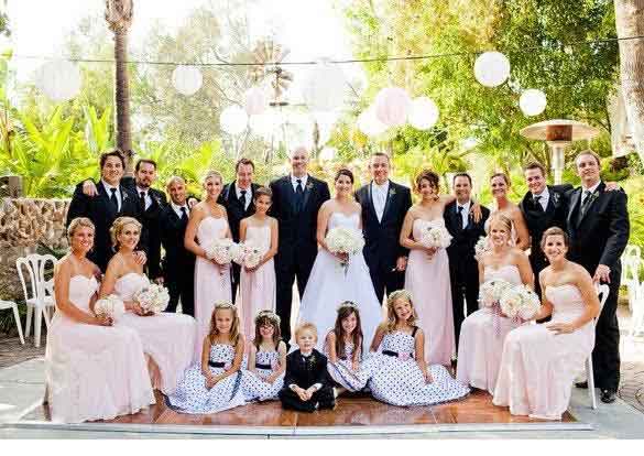 Photo originales mariage, mariés avec leurs temoins, demoiselles d'honneur, invités